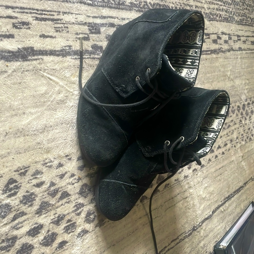 Tom’s heeled shoes size 8 black like new